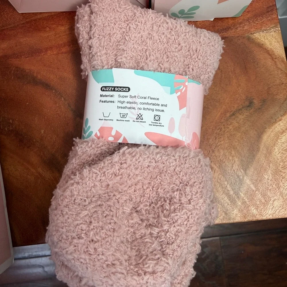 New 7pc MAYICIVO Self Care Gift Set Candle Bath Bombs Socks Tumbler & more Pink